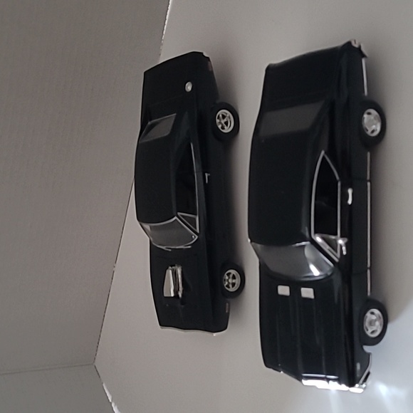 🚗 1:24 scale diecast Chevelle & Charger Welly & Universal Stuios - Picture 4 of 13